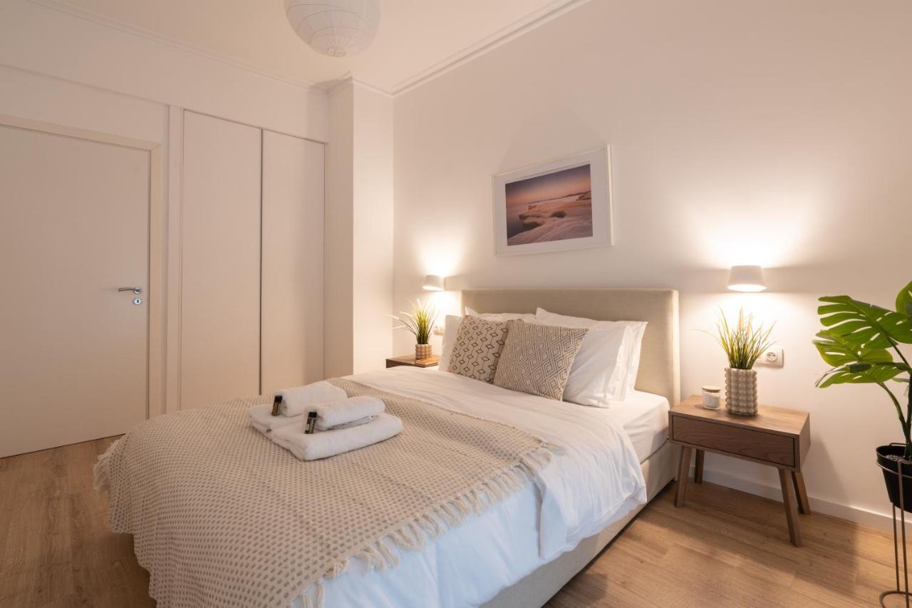 Unique 2 Bedrooms Apartment, Steps To Plaka And City Center Atenas Exterior foto