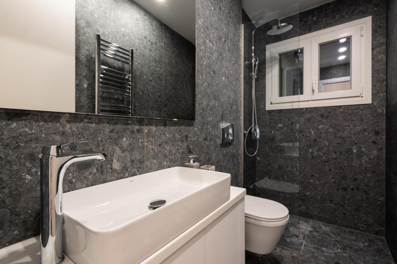 Unique 2 Bedrooms Apartment, Steps To Plaka And City Center Atenas Exterior foto